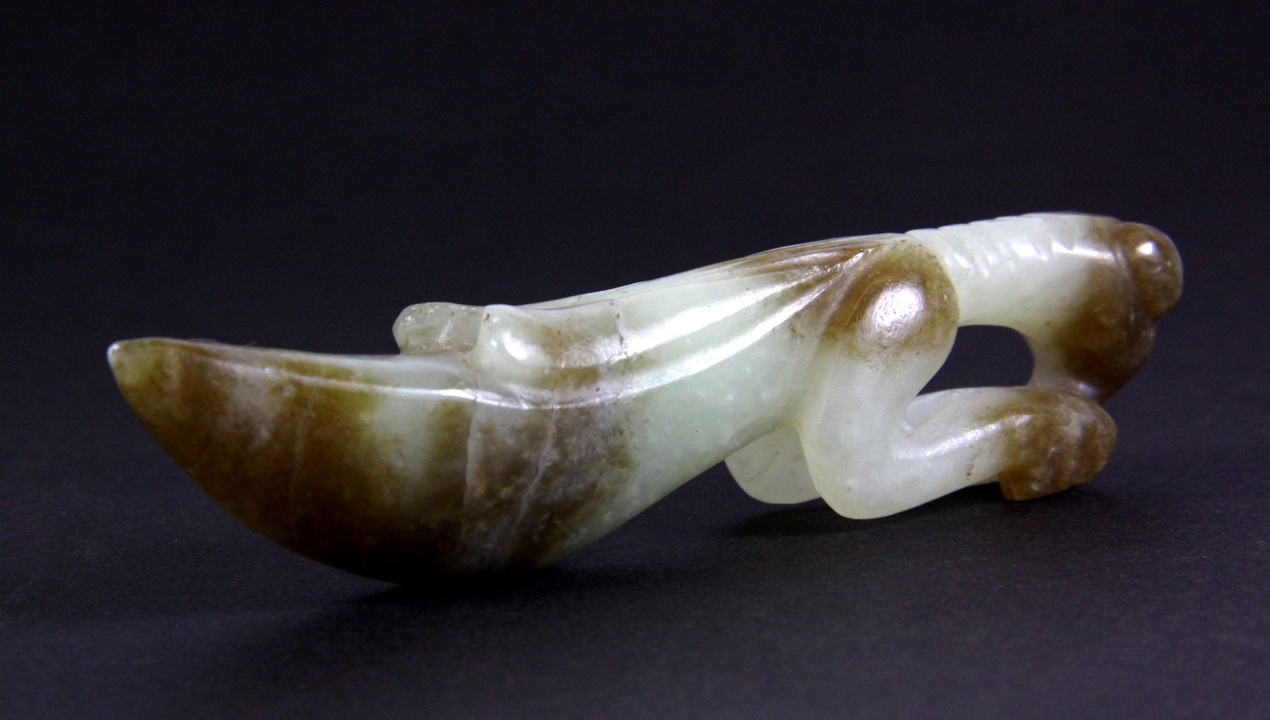 An early 20th century Chinese carved nephrite jade figure of a praying mantis, L. 9.5cm. - Image 2 of 4