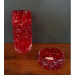 A large Whitefriars ruby bark effect vase, designed by Geoffrey Baxter (23cm),