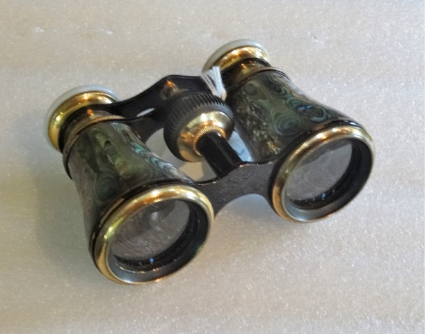 A pair of late 19th/early 20th century opera glasses, - Image 2 of 2