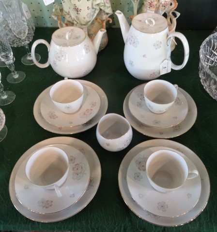 A Continental Johann Haviland Bavaria part-tea service, comprising: teapot, hot water pot,