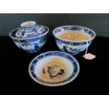 A pair of Chinese blue and white bowls and covers, probably 19th century,