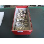 A mixed lot of silver, to include: napkin rings, pedestal pin dish,