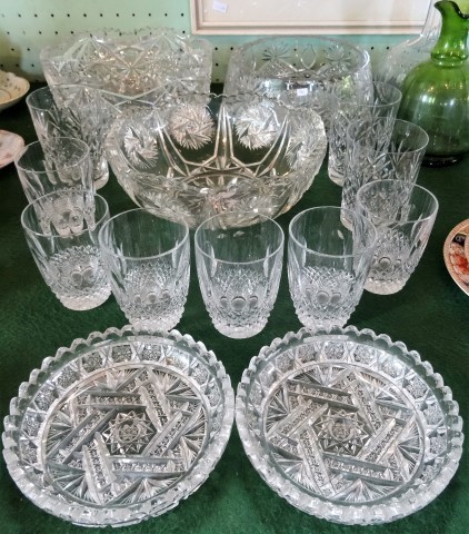A mixed quantity of cut and pressed glassware, to include: fruit bowls,