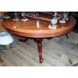 A Victorian mahogany tilt-top breakfast table on quatrefoil base, 118cm diameter.