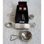 A cased pair of silver napkin rings, Chester hallmarks 1917, together with two further napkin rings,
