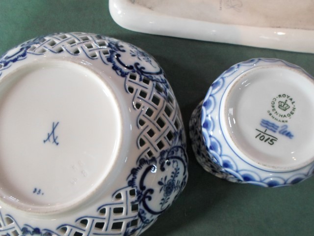 A Meissen blue and white bowl of pierced border form, 19cm diameter, - Image 4 of 4