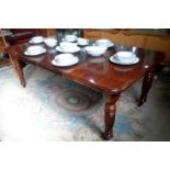 An Edwardian mahogany extending dining table on turned and fluted supports, 188cm extended.