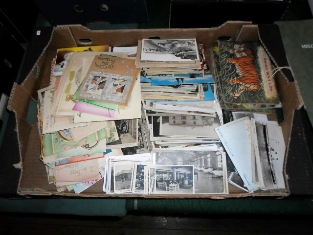A large quantity of early 20th century and later greetings cards and postcards,