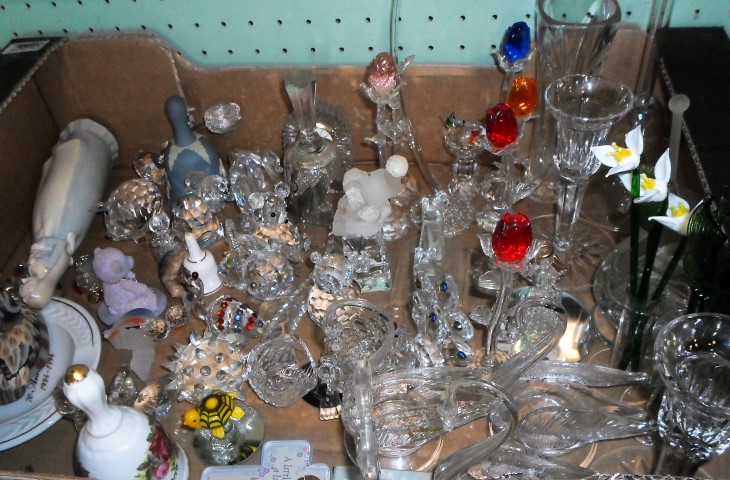A quantity of crystal glass animals, to include examples by Swarovski,