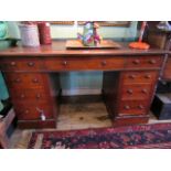 An Edwardian mahogany nine drawer pedestal desk, 121cm wide.