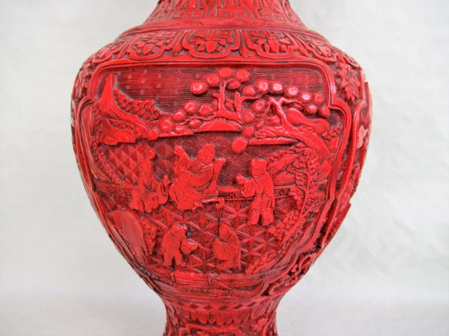 An early 20th century Chinese Cinnabar red lacquered baluster vase of imposing form, - Bild 4 aus 5