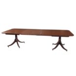 Sheraton style inlaid mahogany dining table crossbanded top, turned pedestal, reeded saber legs with