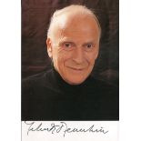 YEHUDI MENUHIN, 6x4 inch photo signed by legendary violinist Yehudi Menuhin. Good Condition. All