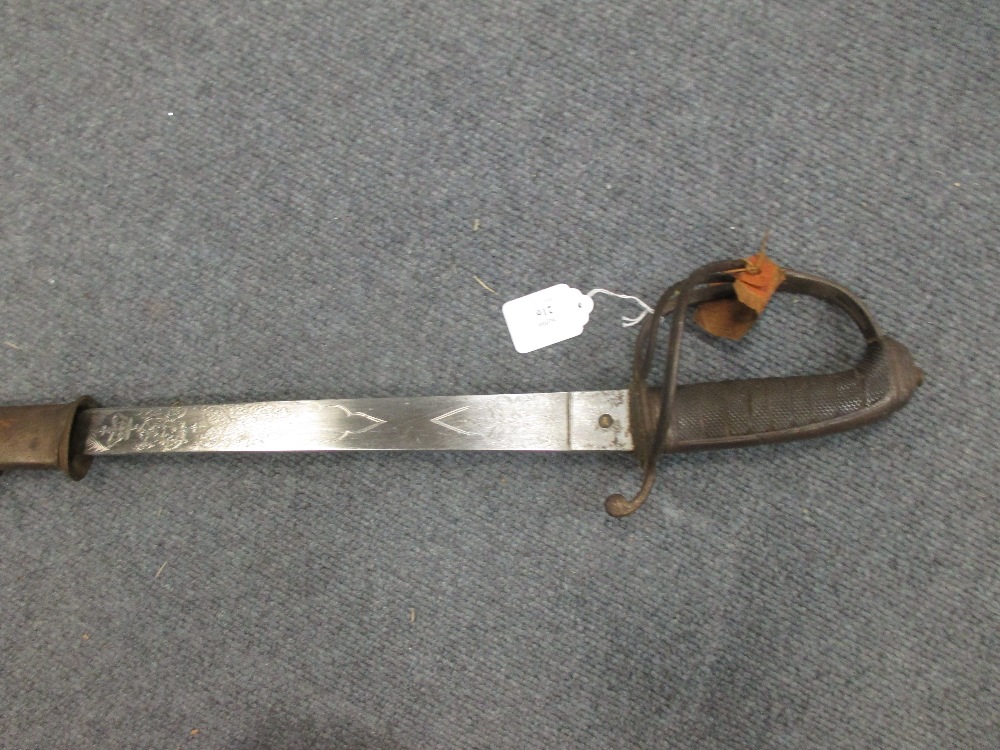 A British Victorian 1821 pattern Royal Artillery Officer's Sword, with etched blade and steel - Bild 2 aus 7