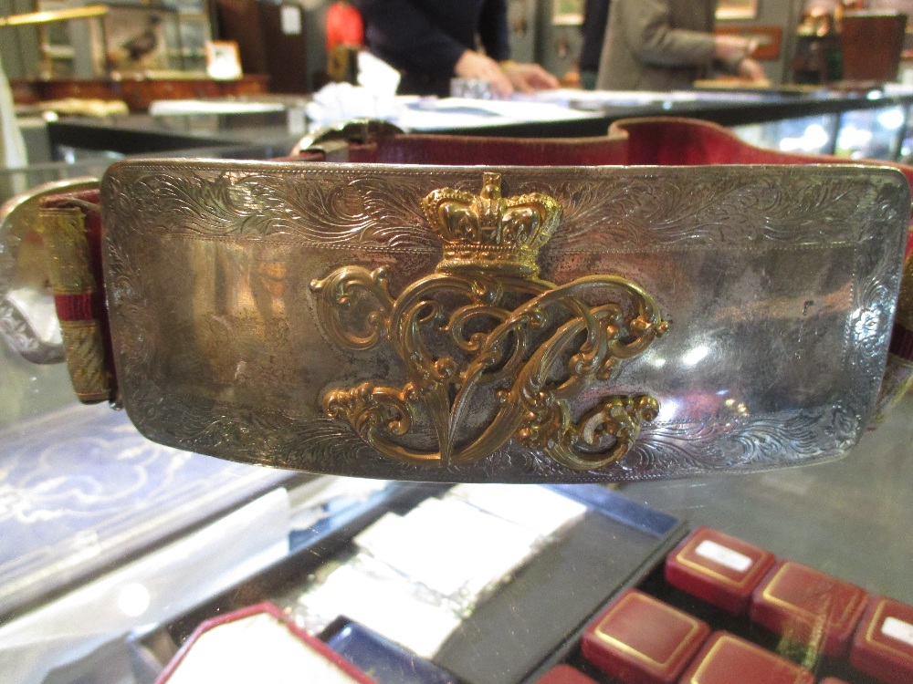 A Victorian silver officer's belt pouch, the interior with scrap of paper inscribed for Lieutenant - Bild 9 aus 11