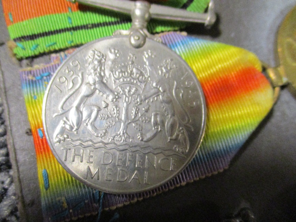 A World War One trio to 2038 Sgt W White, Essex R, and a 1939-1945 Defence medal, together with a - Bild 10 aus 17