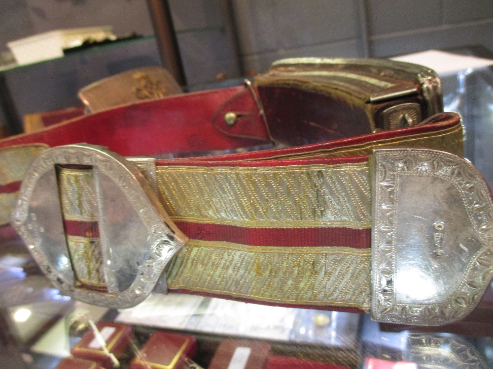 A Victorian silver officer's belt pouch, the interior with scrap of paper inscribed for Lieutenant - Bild 6 aus 11