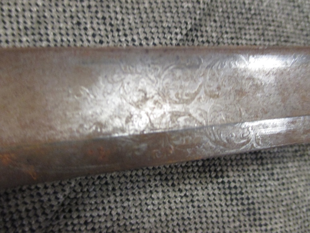 A Victorian 1821 pattern British heavy cavalry officer's sword, the etched blade with pierced - Bild 5 aus 9