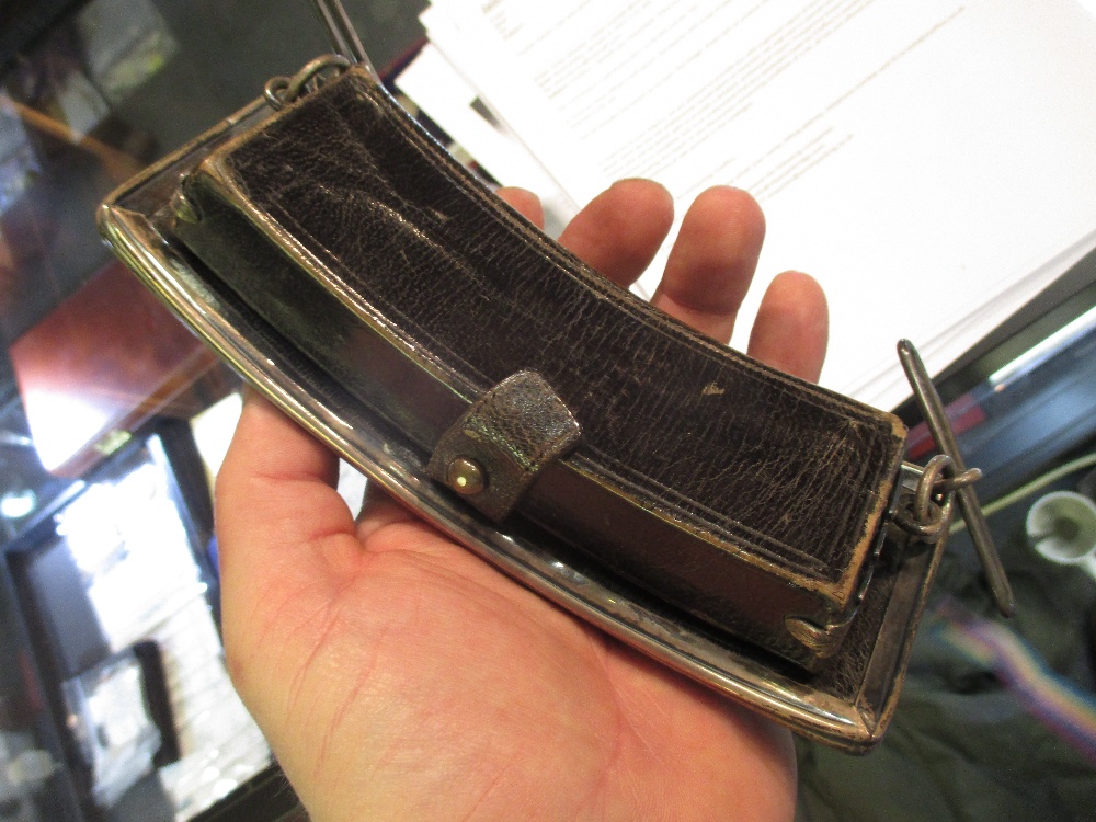 A Victorian silver Officer's belt pouch, the interior with scrap of paper inscribed Uncle John ( - Bild 4 aus 5