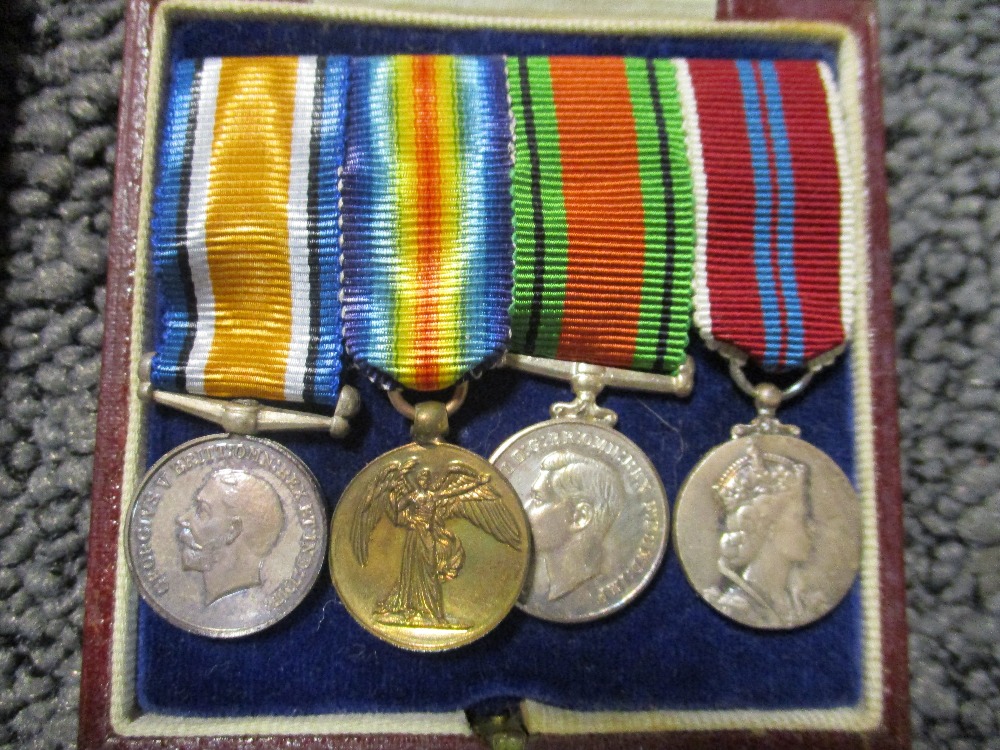 A collection of World War I Victory and War medals, to Lieut. Col. J M Prior and Queens S. Africa to - Bild 5 aus 31