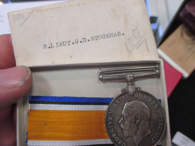 A collection of World War I Victory and War medals, to Lieut. Col. J M Prior and Queens S. Africa to - Bild 27 aus 31