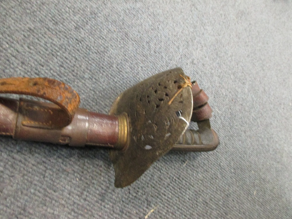 A George V 1897 pattern Officer's sword, by Army & Navy, the etched blade stamped 15263, leather - Bild 2 aus 2