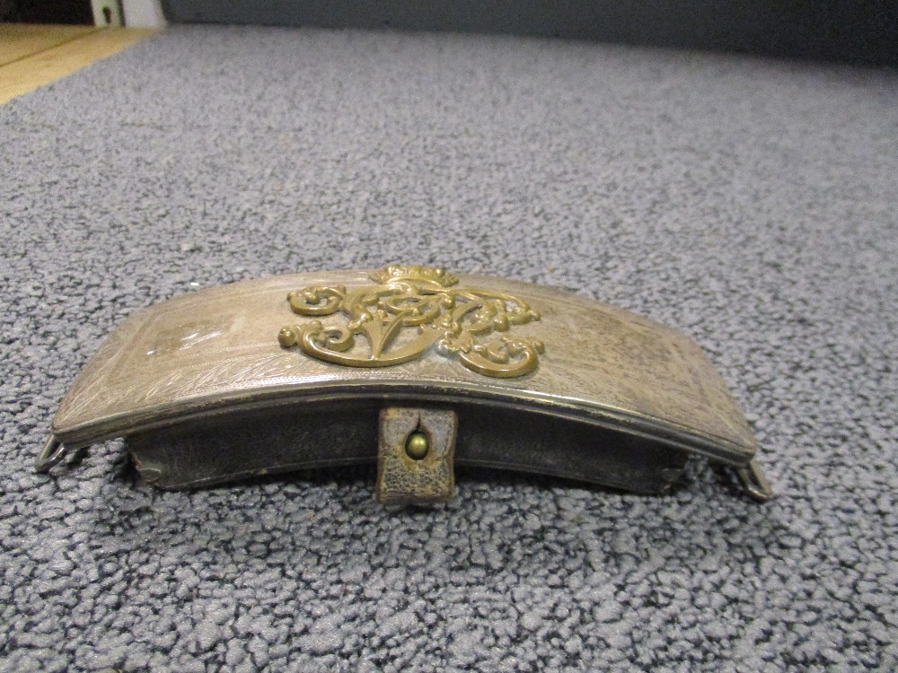 A Victorian silver officer's belt pouch, the interior with scrap of paper inscribed for Lieutenant - Bild 3 aus 11