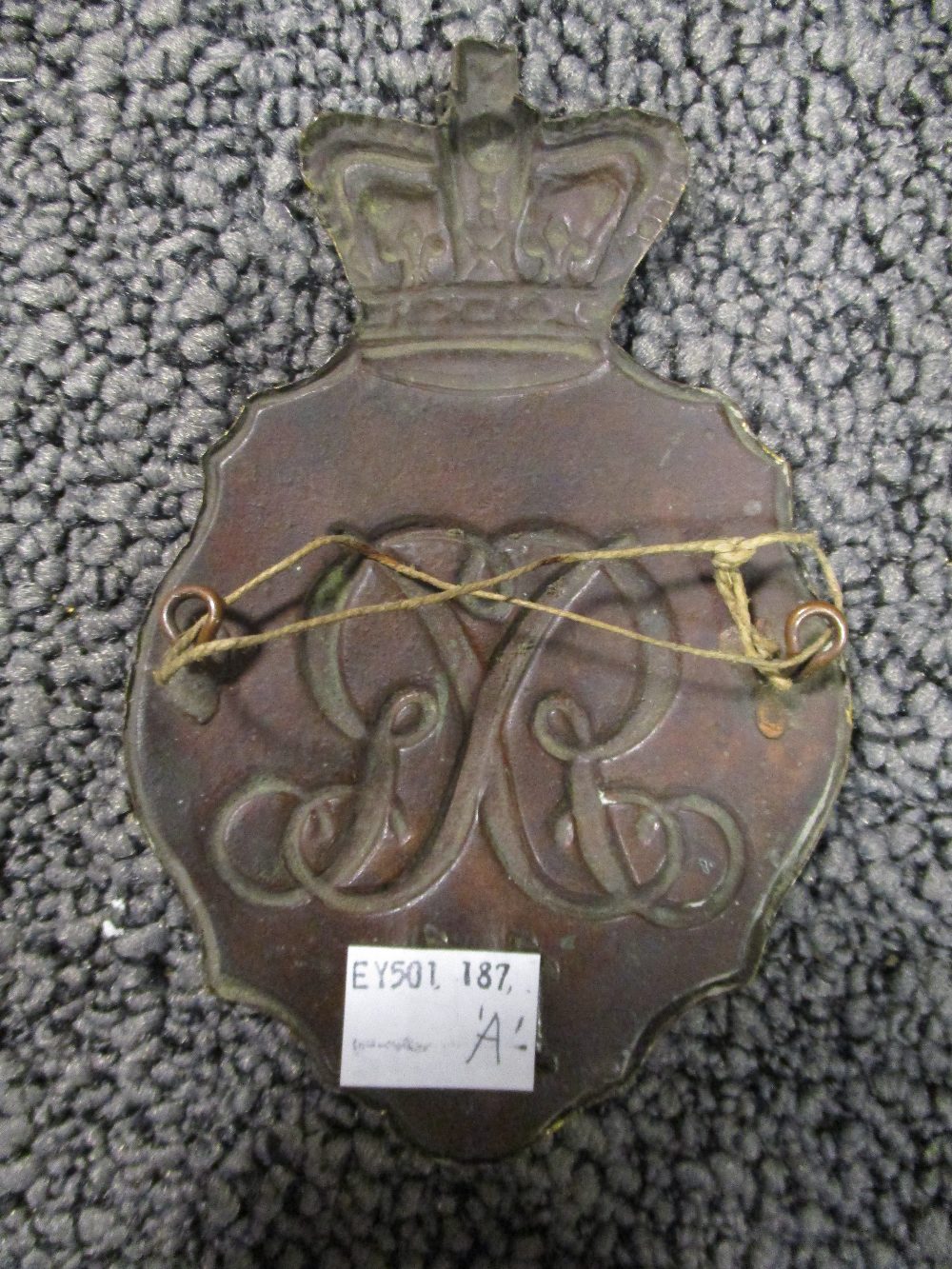 A George III copper-gilt shako plate, with crown over royal cypher and No. 11 for the North - Bild 2 aus 2