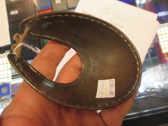 A George III copper-gilt gorget, of universal pattern with crown above royal cypher within a wreath, - Bild 3 aus 5