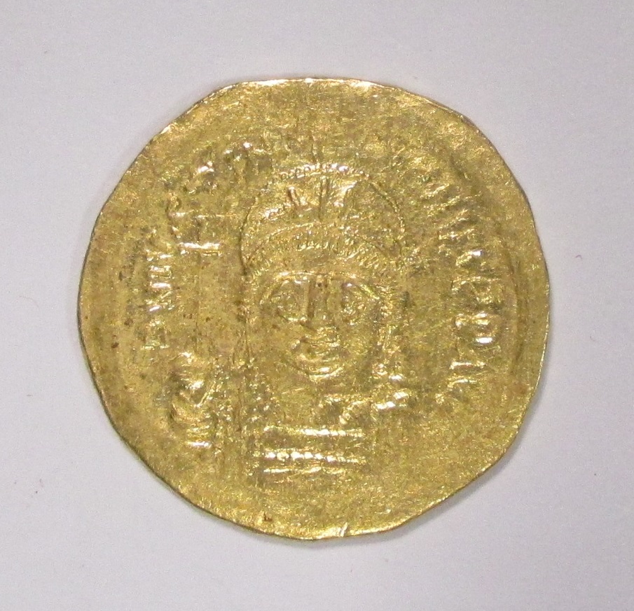 Justinian I (A.D. 527-565), Gold Solidus, ON IVSTINI-ANVS PP AVI, helmeted and cuirassed bust