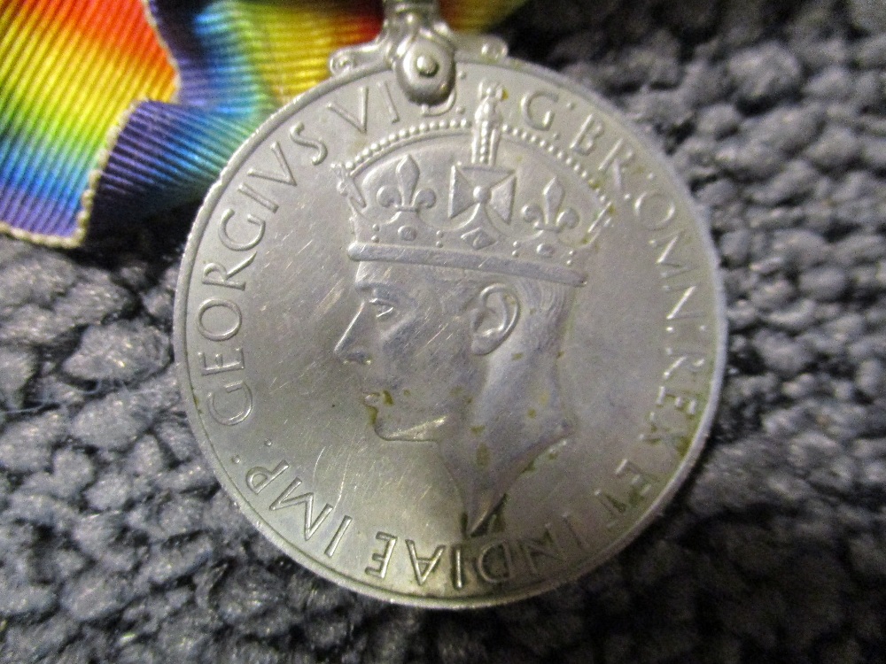 A World War One trio to 2038 Sgt W White, Essex R, and a 1939-1945 Defence medal, together with a - Bild 12 aus 17