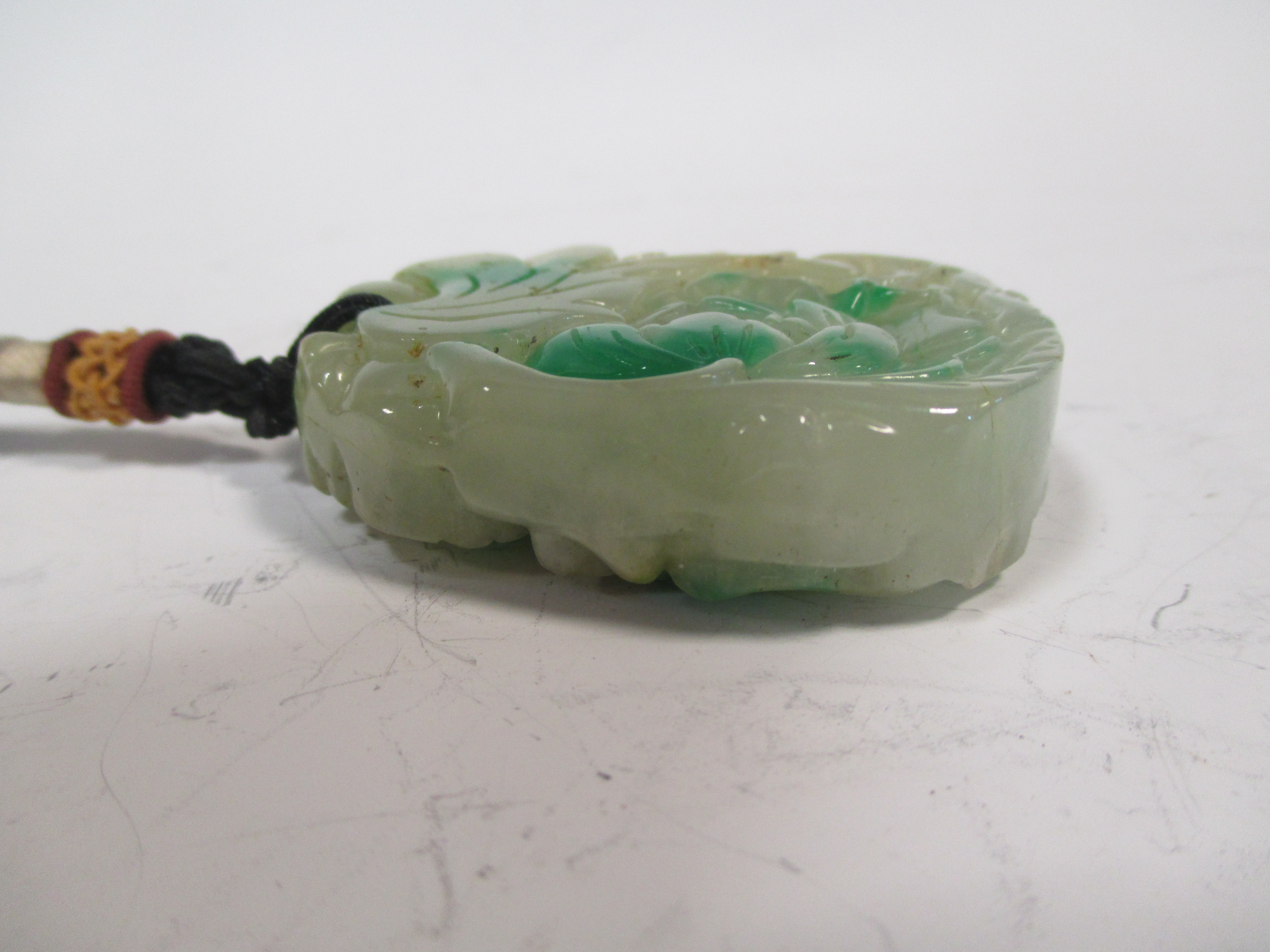 A Chinese jadeite pendant - Image 3 of 3