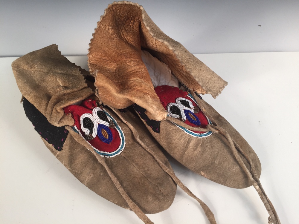 A pair of Plains Indian leather moccasins, with bead worked uppers - Image 5 of 5