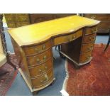 A reproduction mahogany pedestal desk, 76 x 85 x 55cm