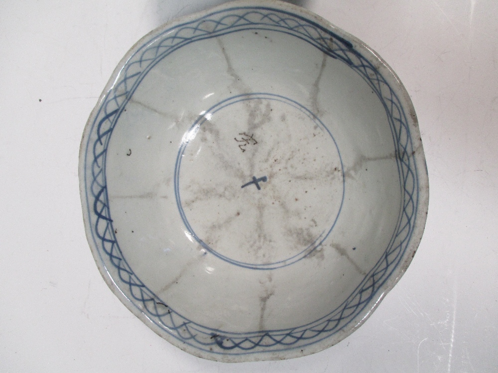 A Ming style blue and white jar together with a later bowl - Image 2 of 6