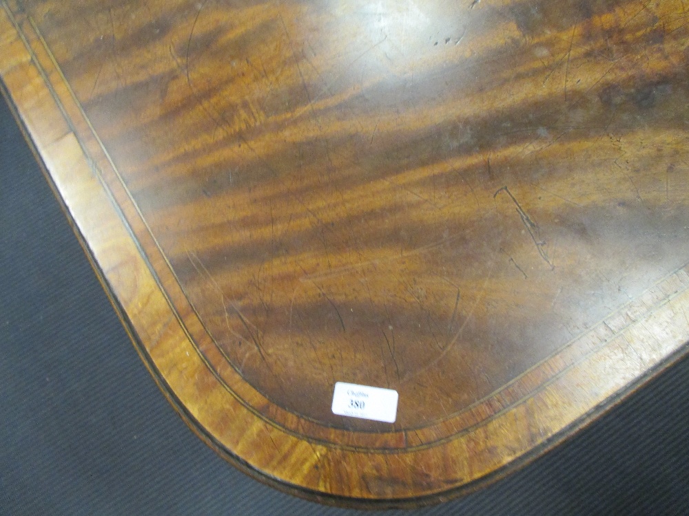 A late Regency mahogany supper table, 123 x 97cm - Bild 2 aus 2