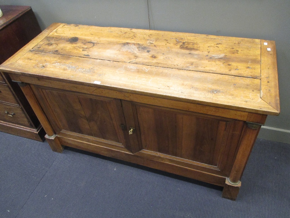 An early 19th century French walnut sideboard, 91 x 162 x 63cm - Bild 2 aus 3