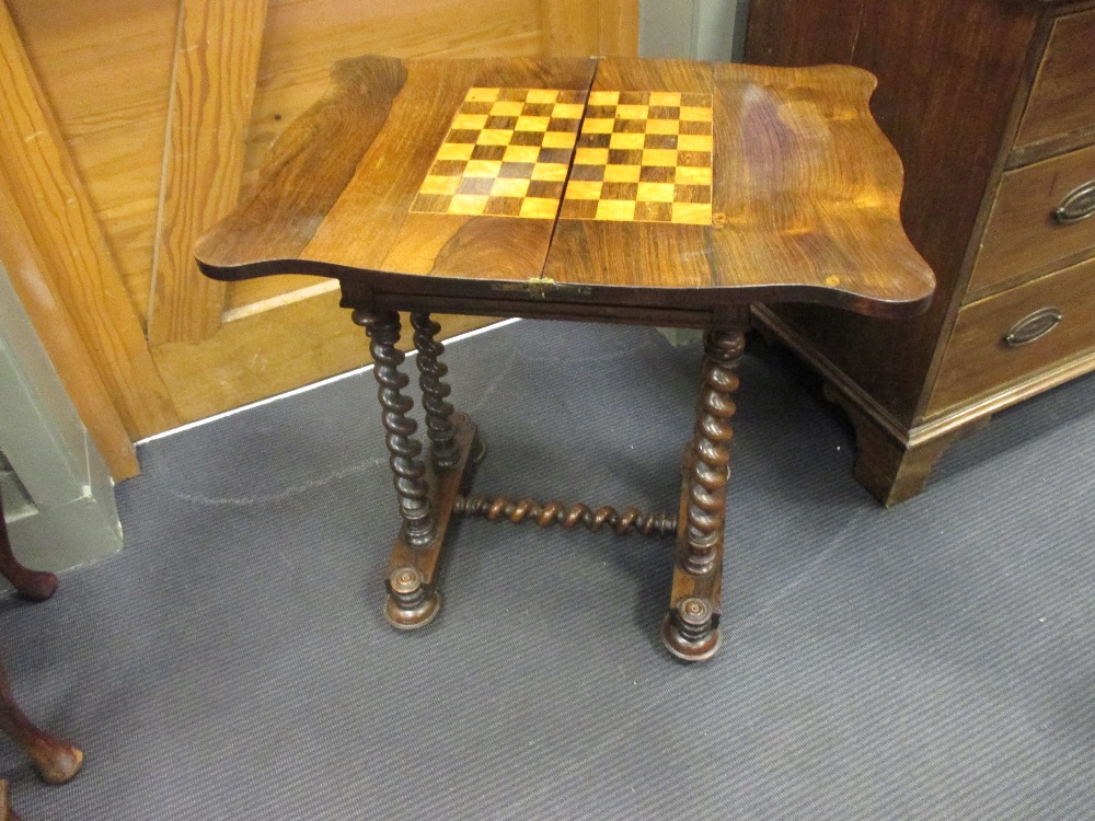 A mid Victorian rosewood games table with chess inlaid top, 73 x 54 x 36cm - Bild 4 aus 4