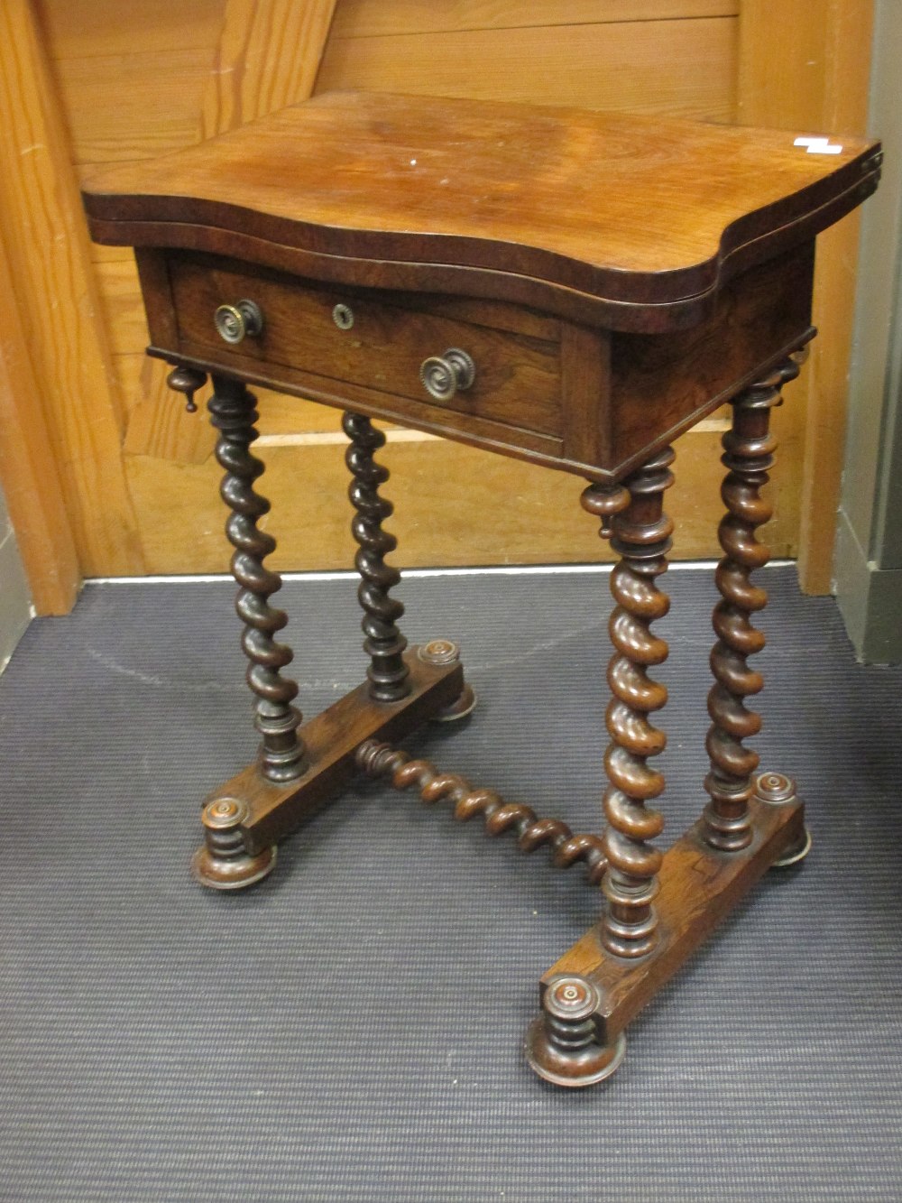 A mid Victorian rosewood games table with chess inlaid top, 73 x 54 x 36cm - Bild 3 aus 4