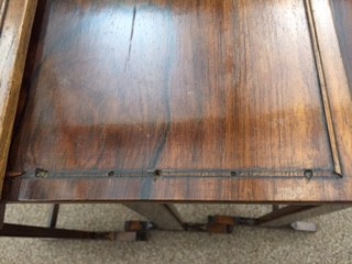 A Regency rosewood nest of three occasional tables, the rectangular tops with moulded borders (3) 71 - Bild 3 aus 4