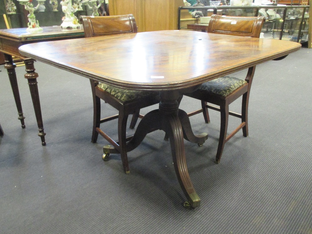 A late Regency mahogany supper table, 123 x 97cm
