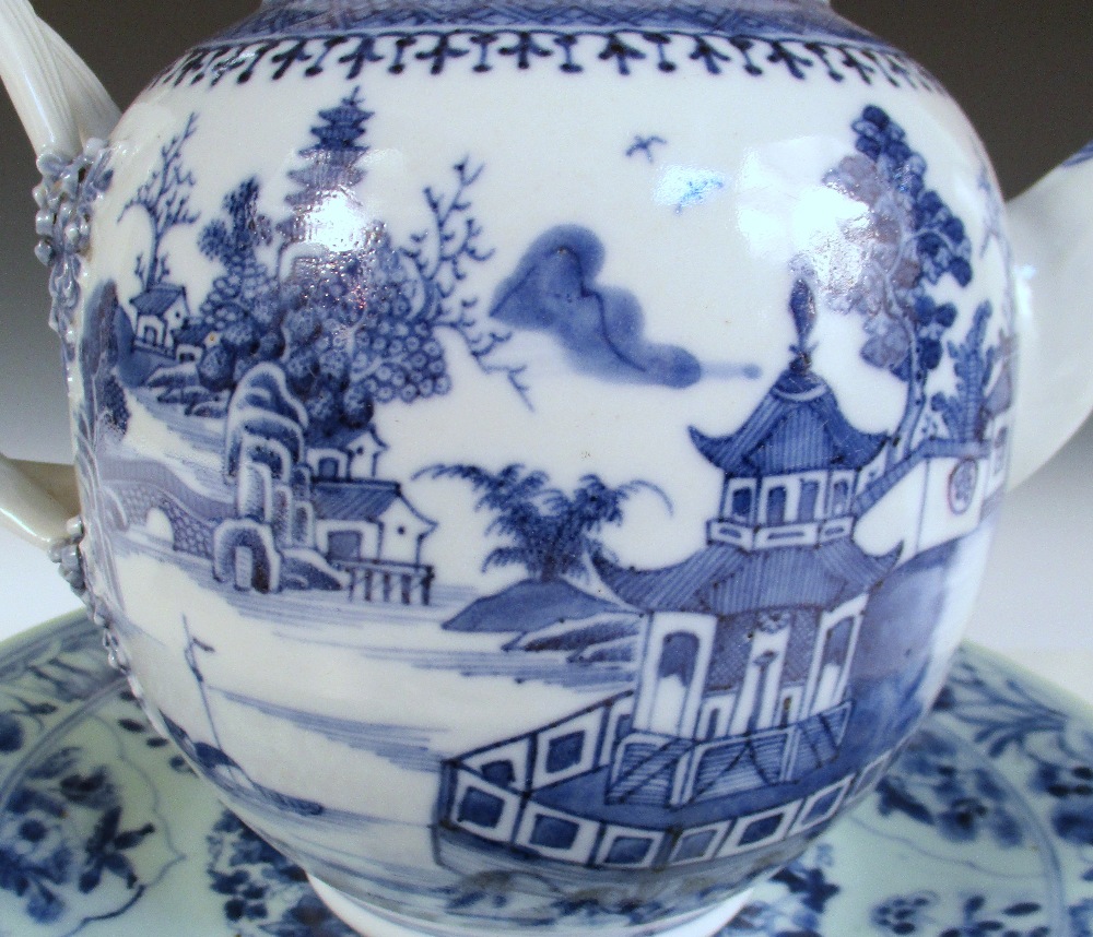 A late 18th century Chinese blue and white tea pot together with a later plate, the tea pot - Image 4 of 11