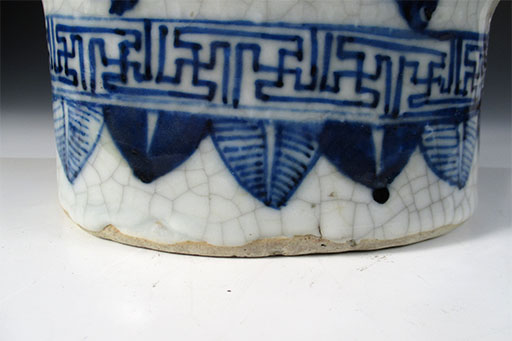 A late 19th/early 20th century blue and white moon flask, the rim of the cylindrical neck with - Image 3 of 5