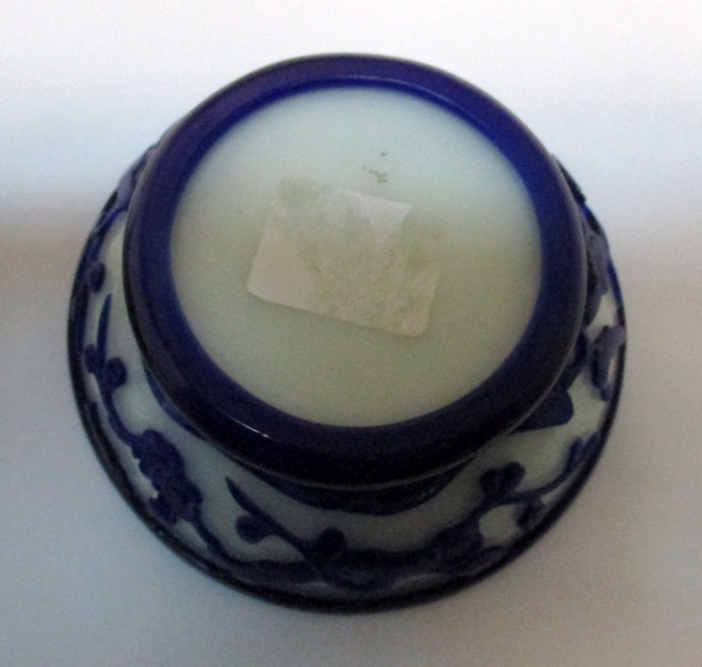 A Pekin blue overlay milk glass box and cover, the footed bun shape carved in relief with birds - Image 4 of 4