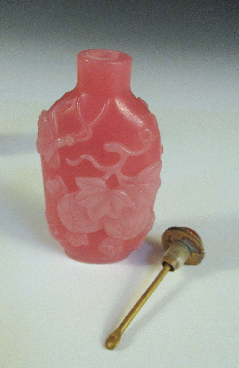 Two moulded glass snuff bottles and a stopper, the flattened bottle shape of the amber example - Image 2 of 6