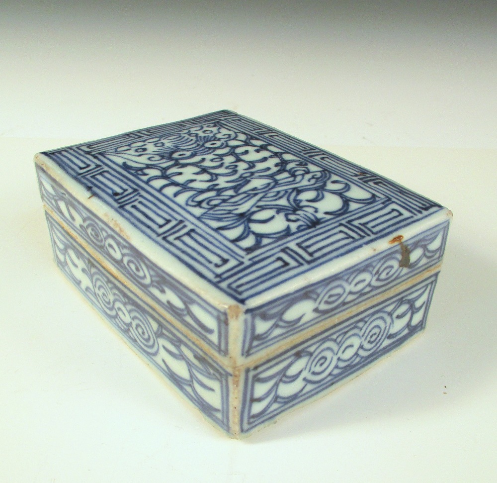 Two blue and white boxes and another wucai, the lid of the ink box painted with two butterflies - Image 2 of 12