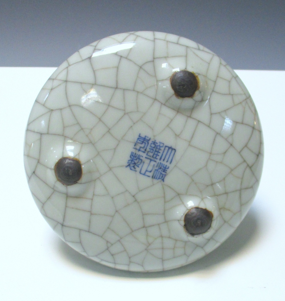 A white crackle glazed rose water sprinkler, six character mark of Yongzheng, the short - Image 2 of 4