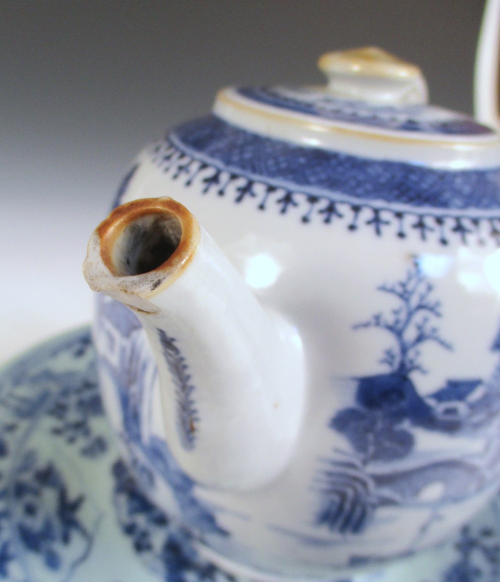 A late 18th century Chinese blue and white tea pot together with a later plate, the tea pot - Image 3 of 11