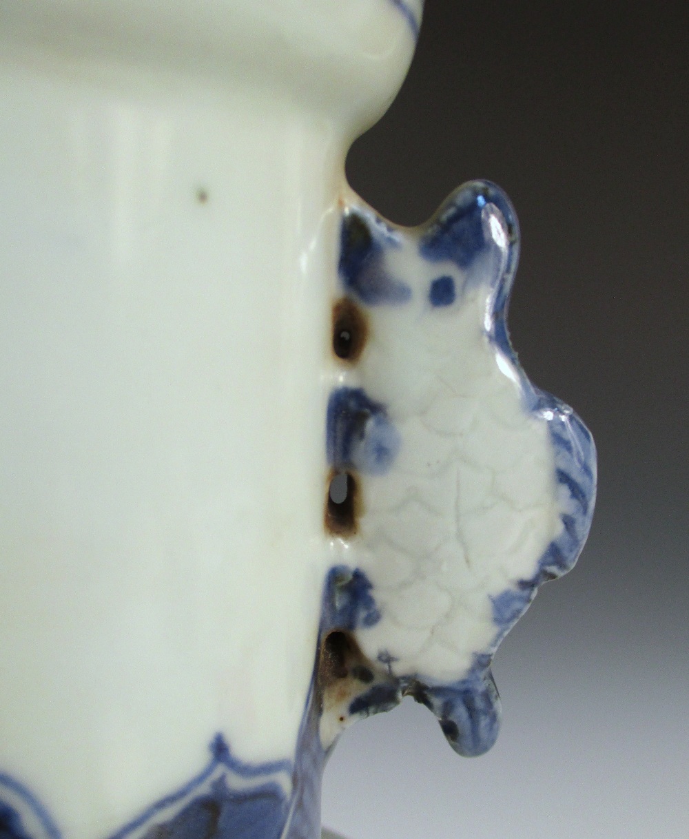 A blue and white vase, fish handles applied to the cylindrical neck below a broad rim painted with - Image 4 of 6