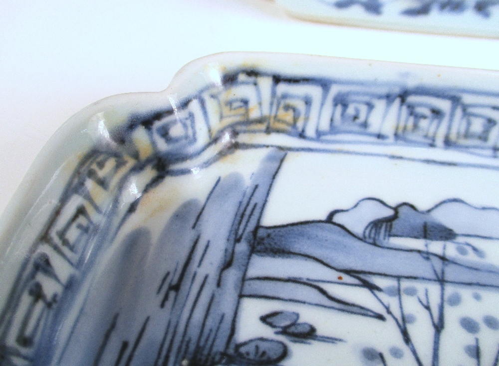 A pair of 19th century Korean blue and white square dishes, each painted with four figures walking - Image 6 of 8